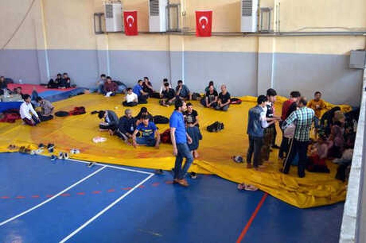 Ahlat\'ta Yabancı Uyruklu 81 Kaçak Yakalandı