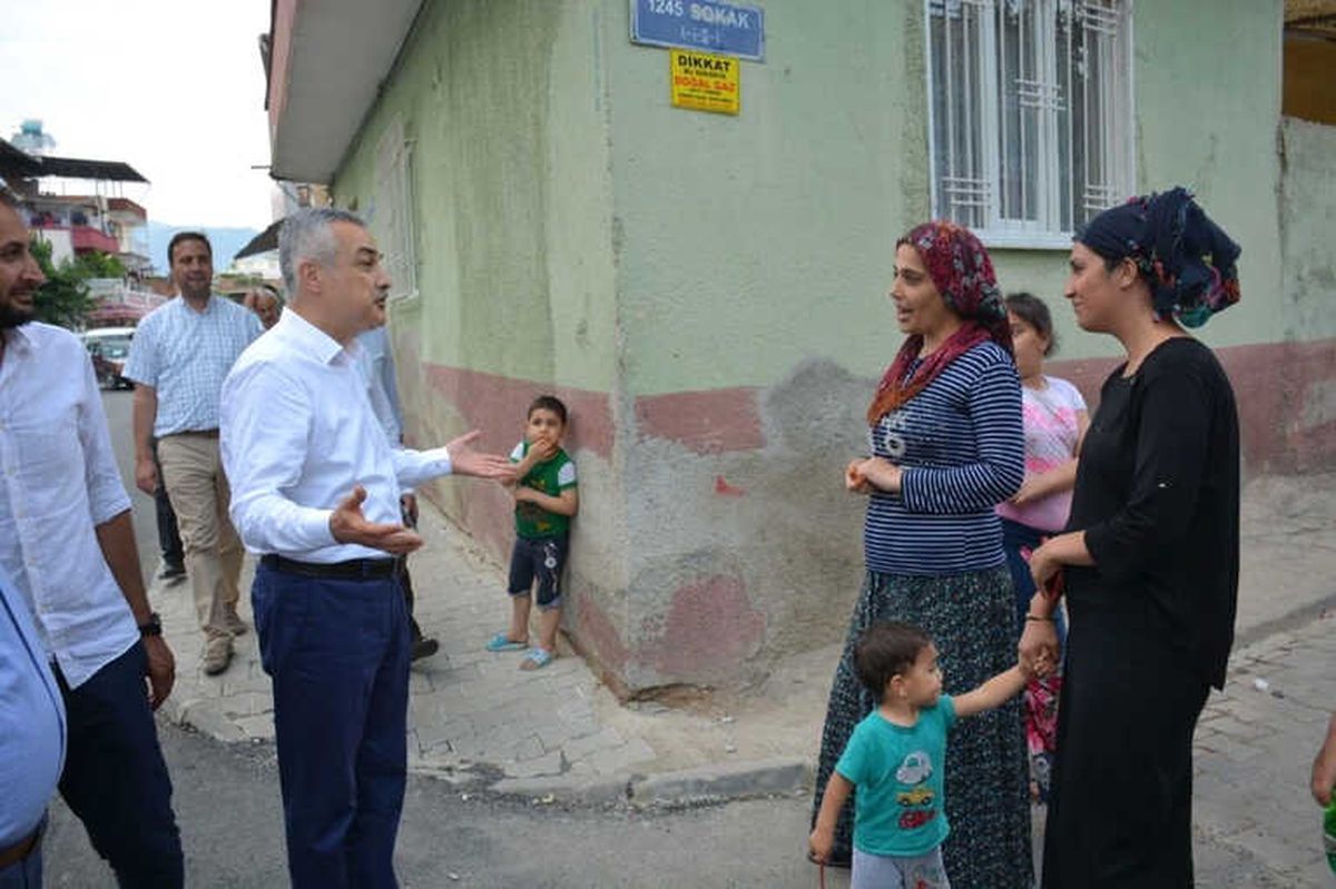 AK Parti Aydın Milletvekili Mustafa Savaş\'a Coşkulu Karşılama