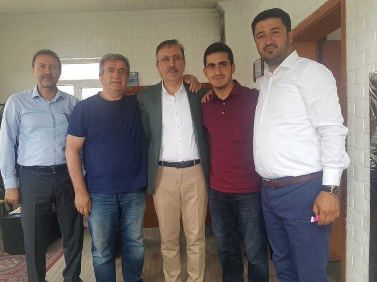 AK Parti\'de Seçim Çalışmaları Bayram Havasında Geçiyor