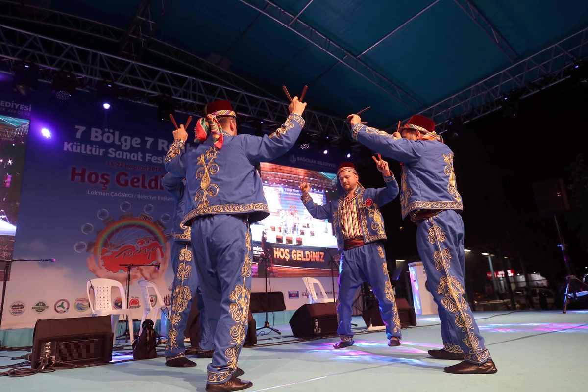 Bağcılar\'da, "7 Bölge 7 Renk Kültür ve Sanat Festivali Coşkuyla Başladı