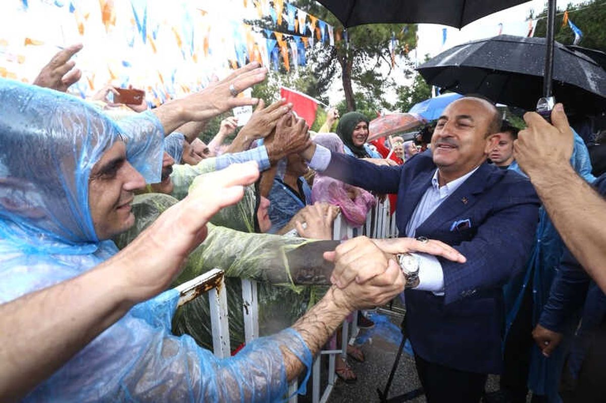 Bakan Çavuşoğlu, Burdur\'da Yağmur ve Doluya Yakalandı