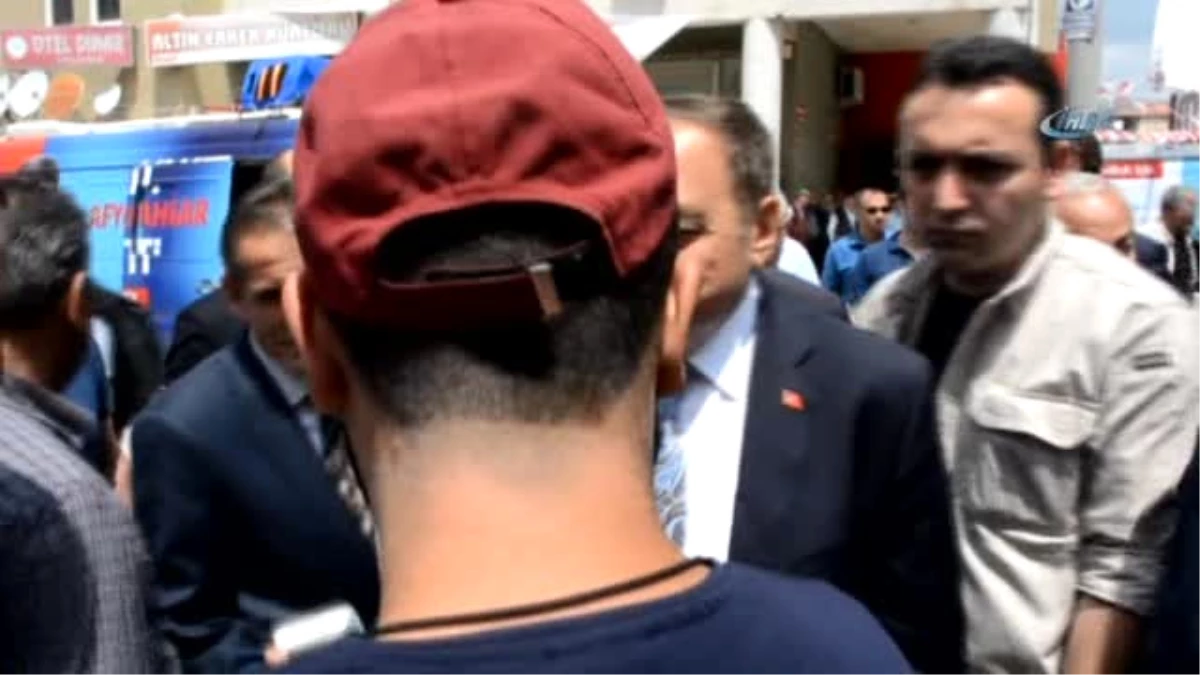 Bakan Eroğlu, Dinar\'da Vatandaşlarla Bayramlaştı