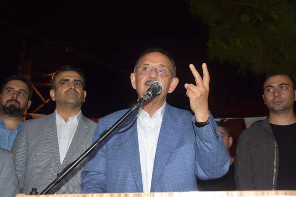 Bakan Özhaseki Vatandaşlara \'İmar Barışı\'nı Anlattı