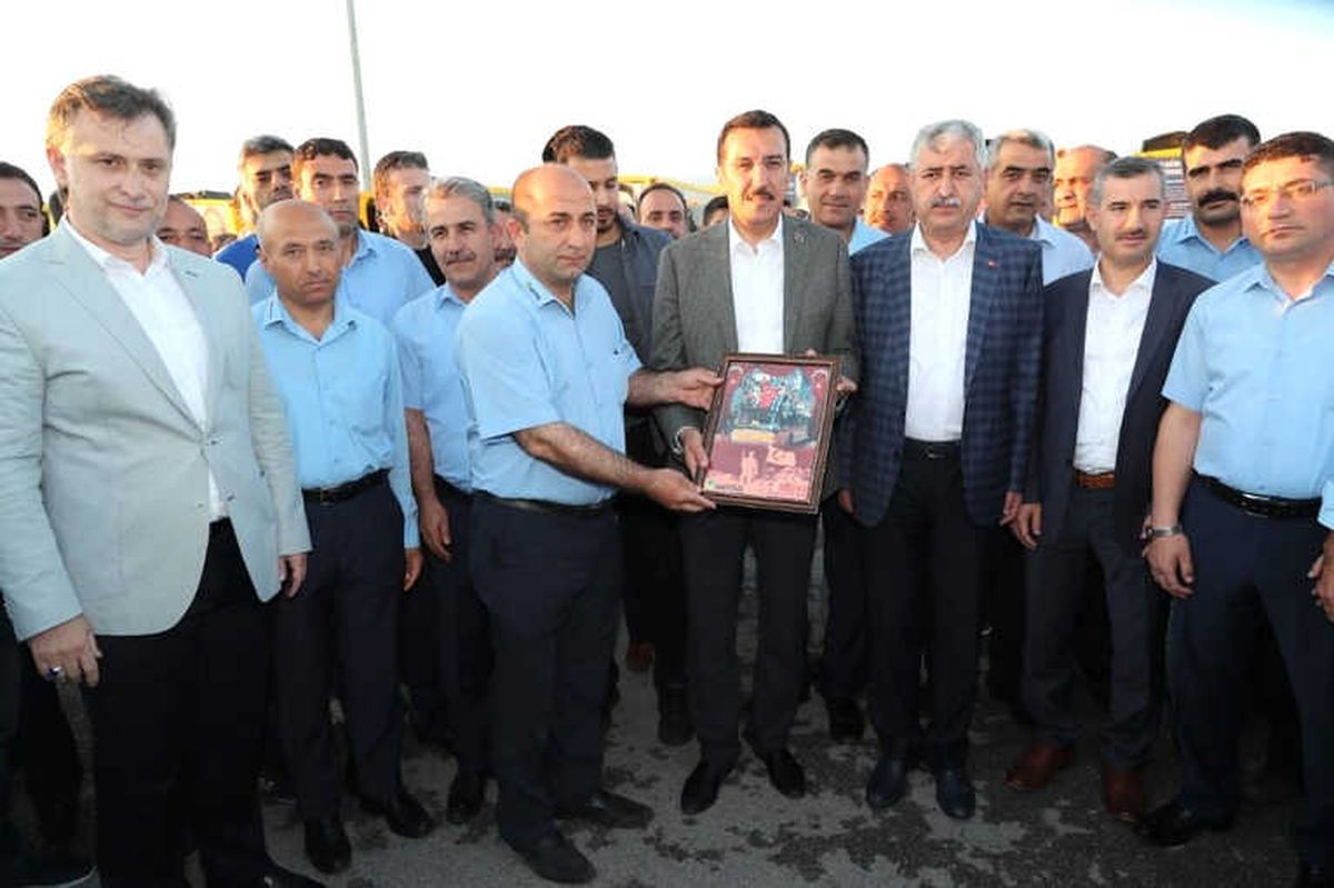 Bakan Tüfenkci: "Vizyon Sahibi Olmayan Liderlere mi İşi Teslim Edeceğiz"