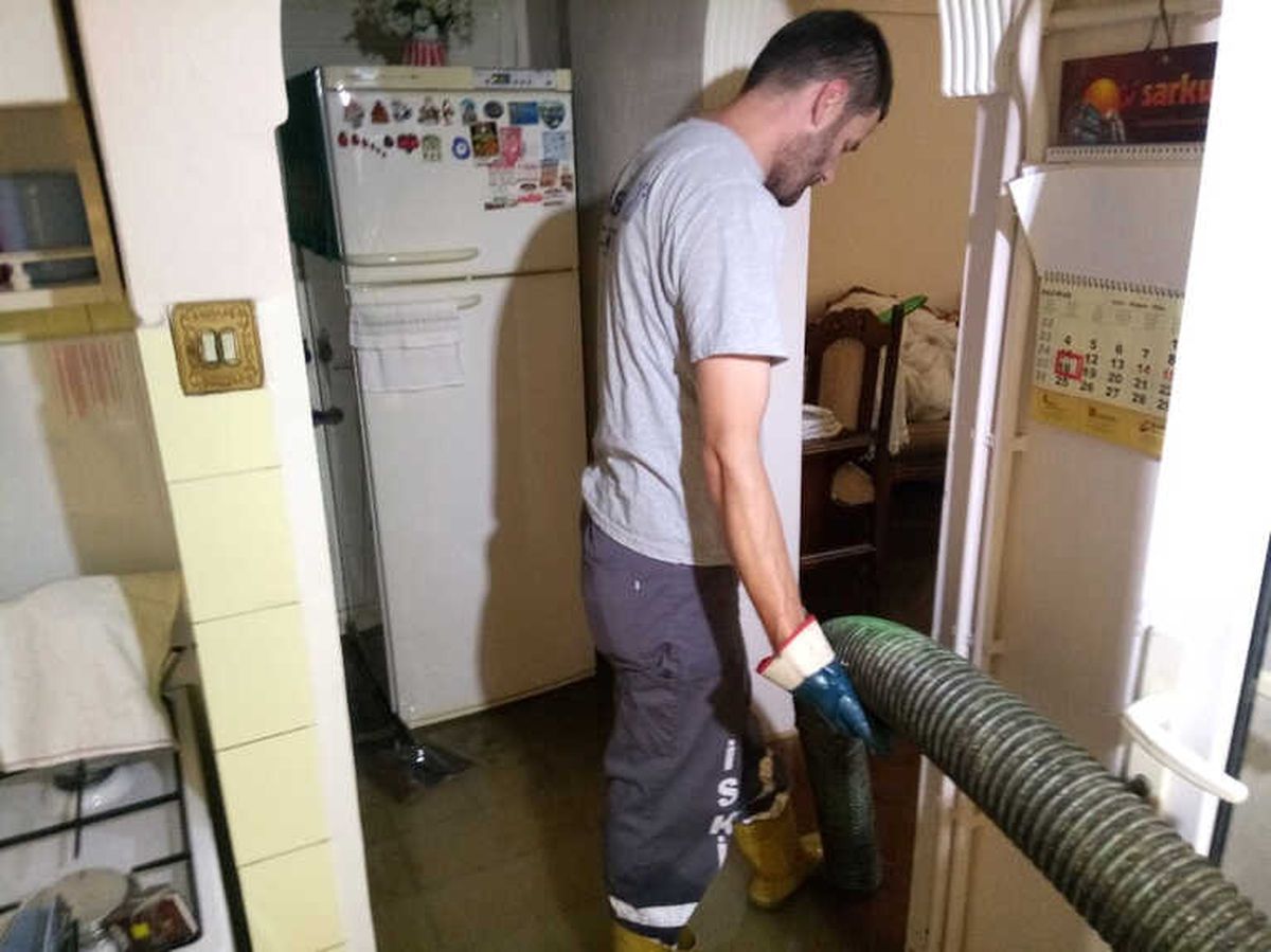 Bakırköy\'de Çok Sayıda Evin Bodrum Katını Su Bastı