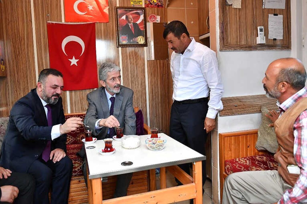 Başkan Tuna, İlçeleri Gezerek Vatandaşlarla Bayramlaştı