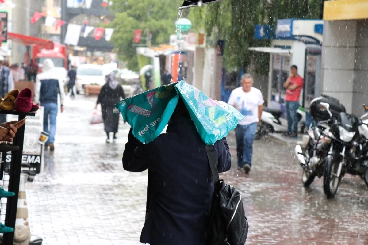 Bolu\'da Sağanak Yağmur Alt Geçitlerde Su Baskınına Neden Oldu