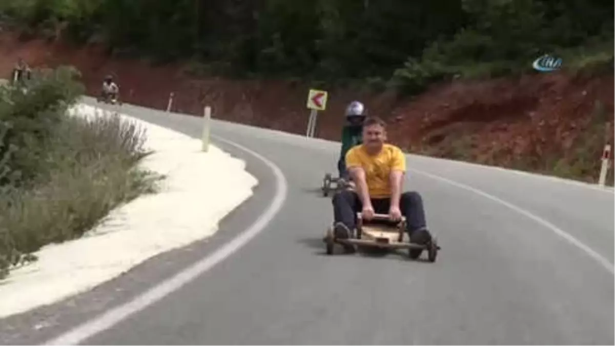 Bursa\'da Tahta Yarış Arabaları ile Ralli Heyecanı