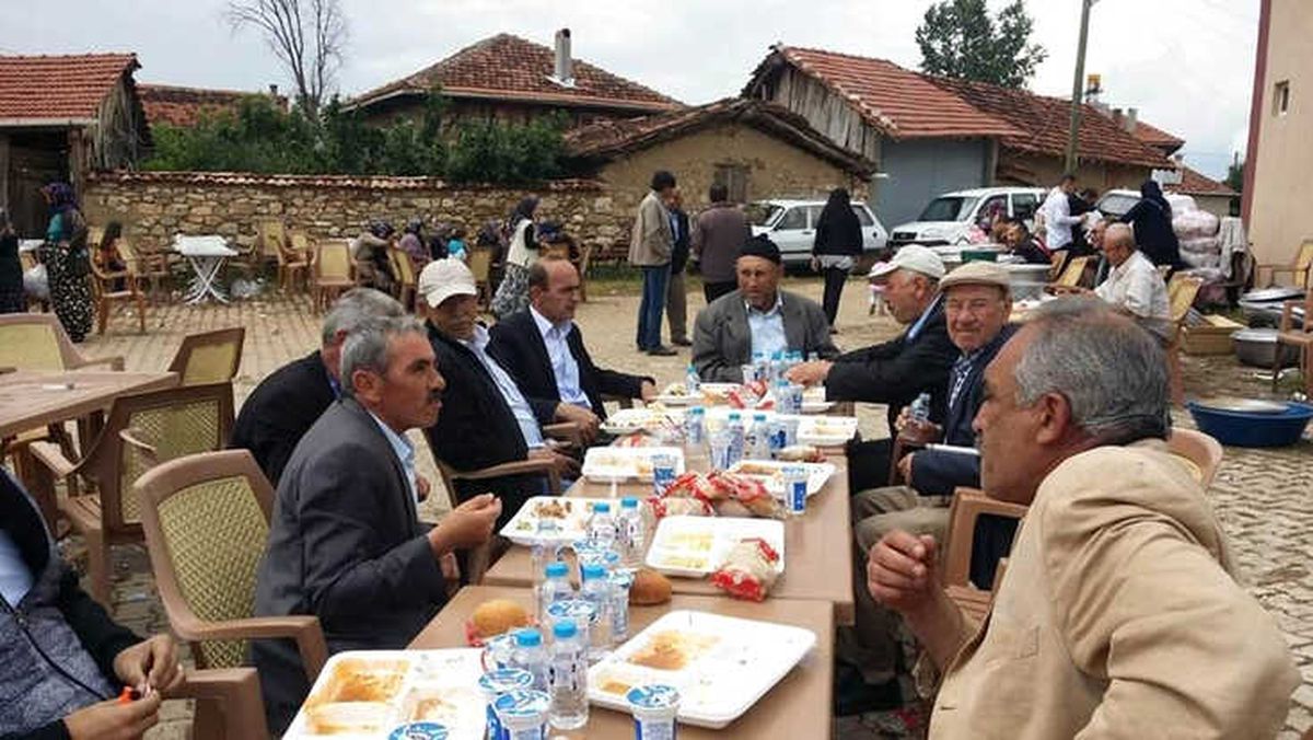 Çavdarhisar\'da Yarım Asırlık \'Hacı Pilavı\' Geleneği