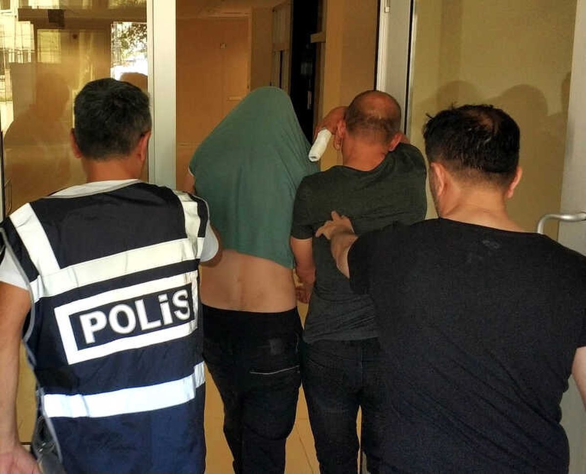 Cezaevindeki Arkadaşlarının Marketini Soydular