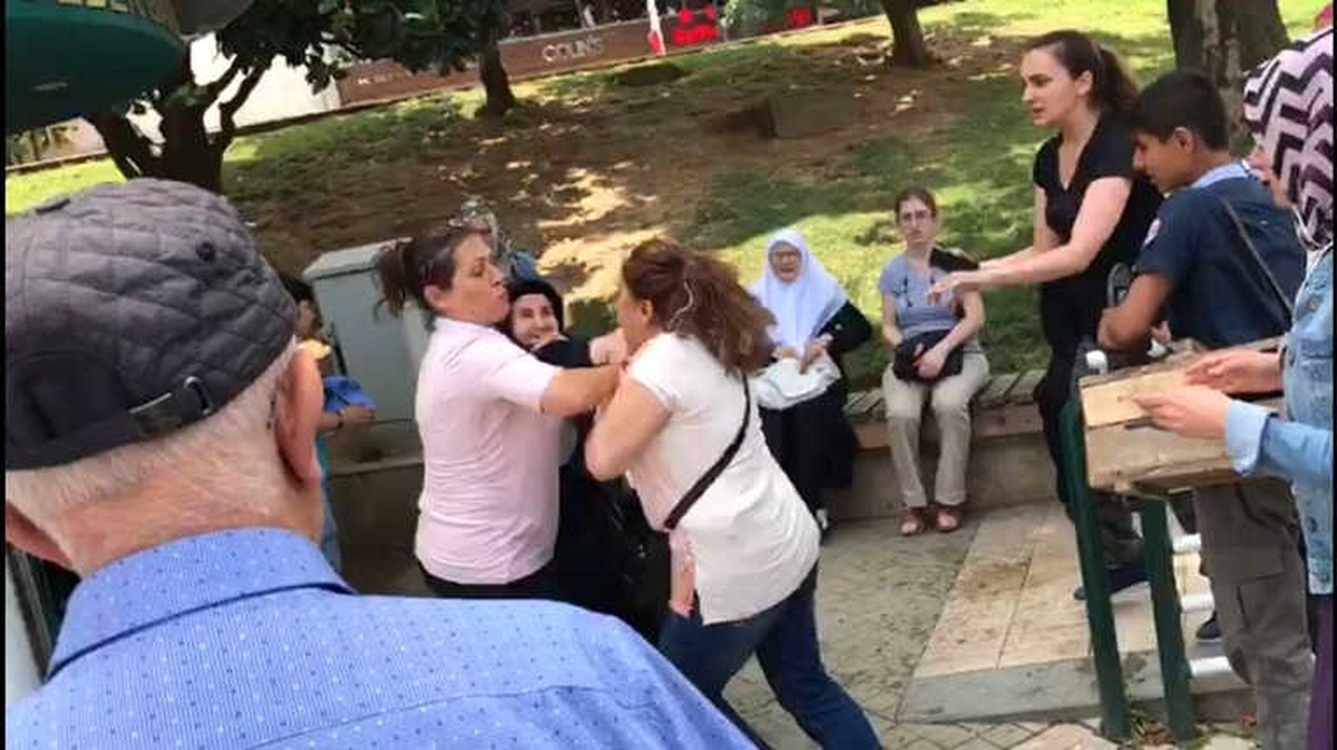 CHP Standında Şehit Annesine Saldırı İddiası