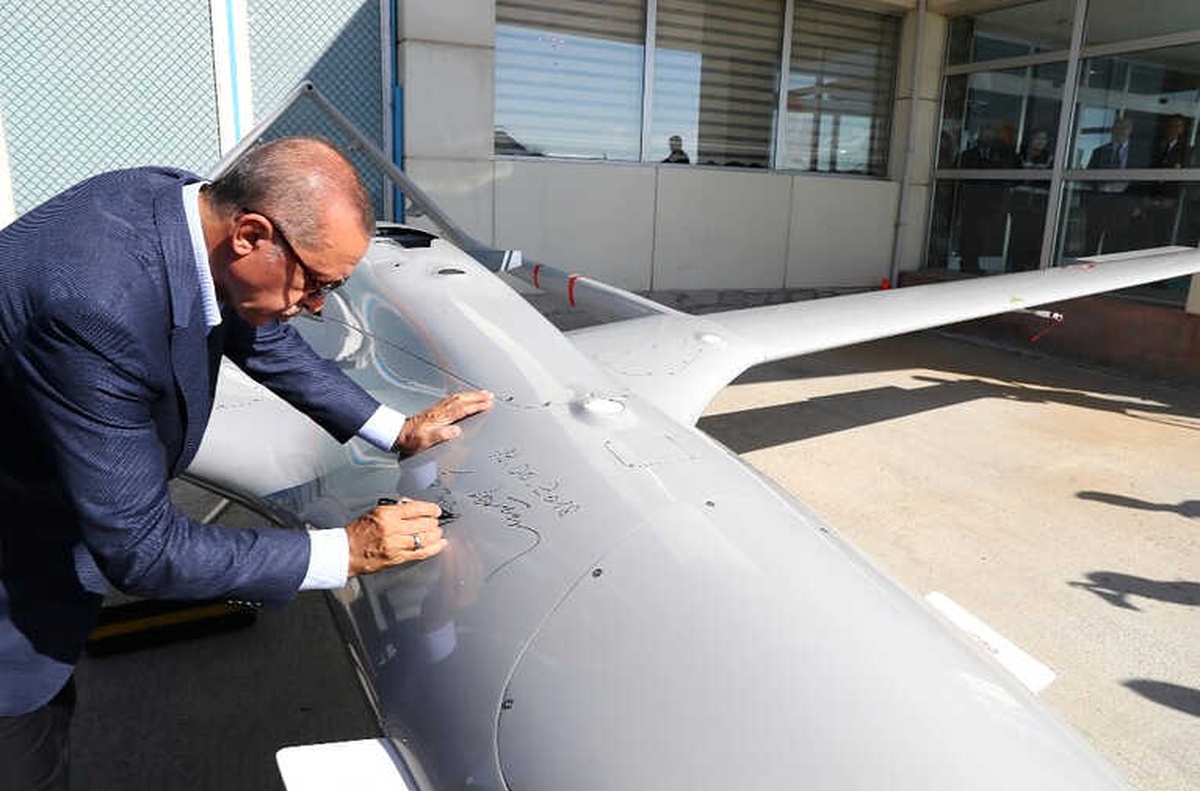 Cumhurbaşkanı Erdoğan, İnsansız Hava Aracına Tarih ve İmza Attı