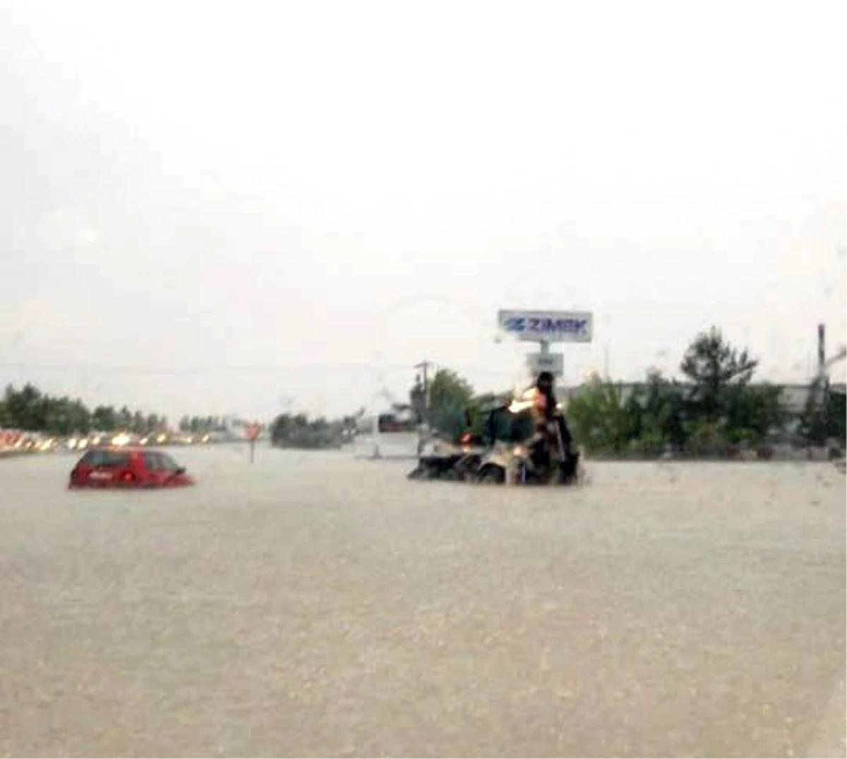 Denizli-Ankara Karayolu Sel Nedeniyle Trafiğe Kapandı