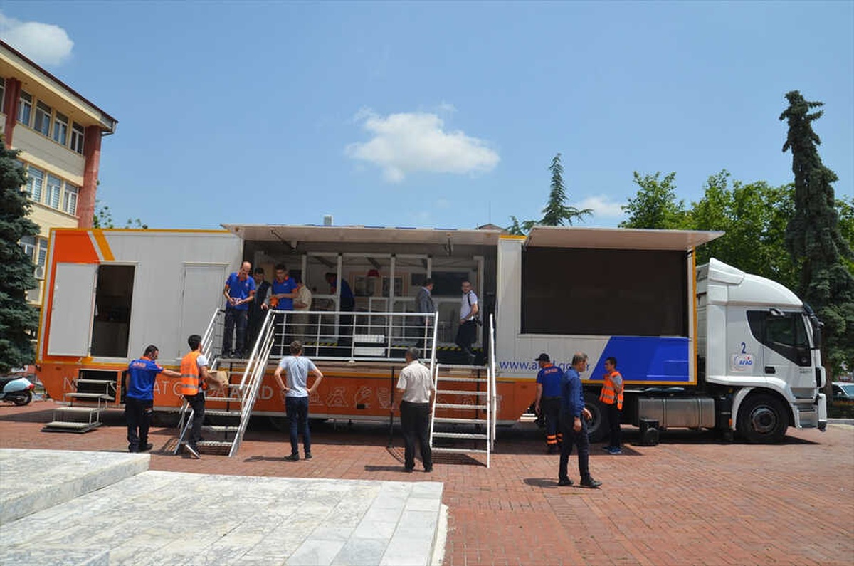 Depremi Simülasyon Tırında Yaşayarak Öğreniyorlar
