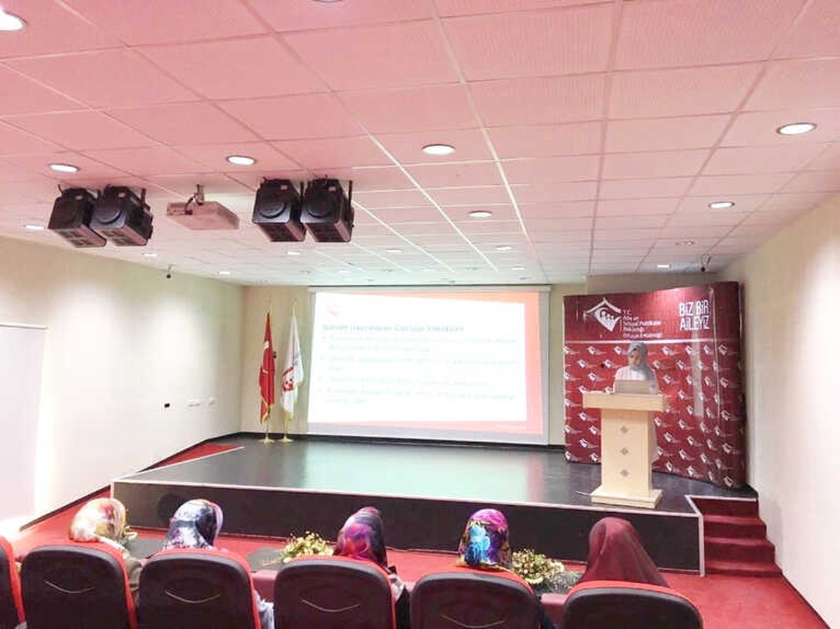 Din Görevlilerine "Çocuğa Yaklaşım" Semineri Düzenlendi