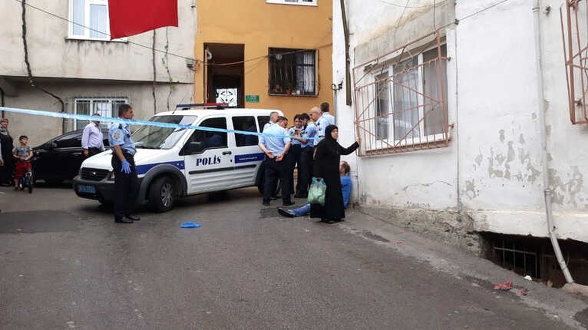 Genç Kadını Bebeğinin Yanında Hunharca Öldürdüler