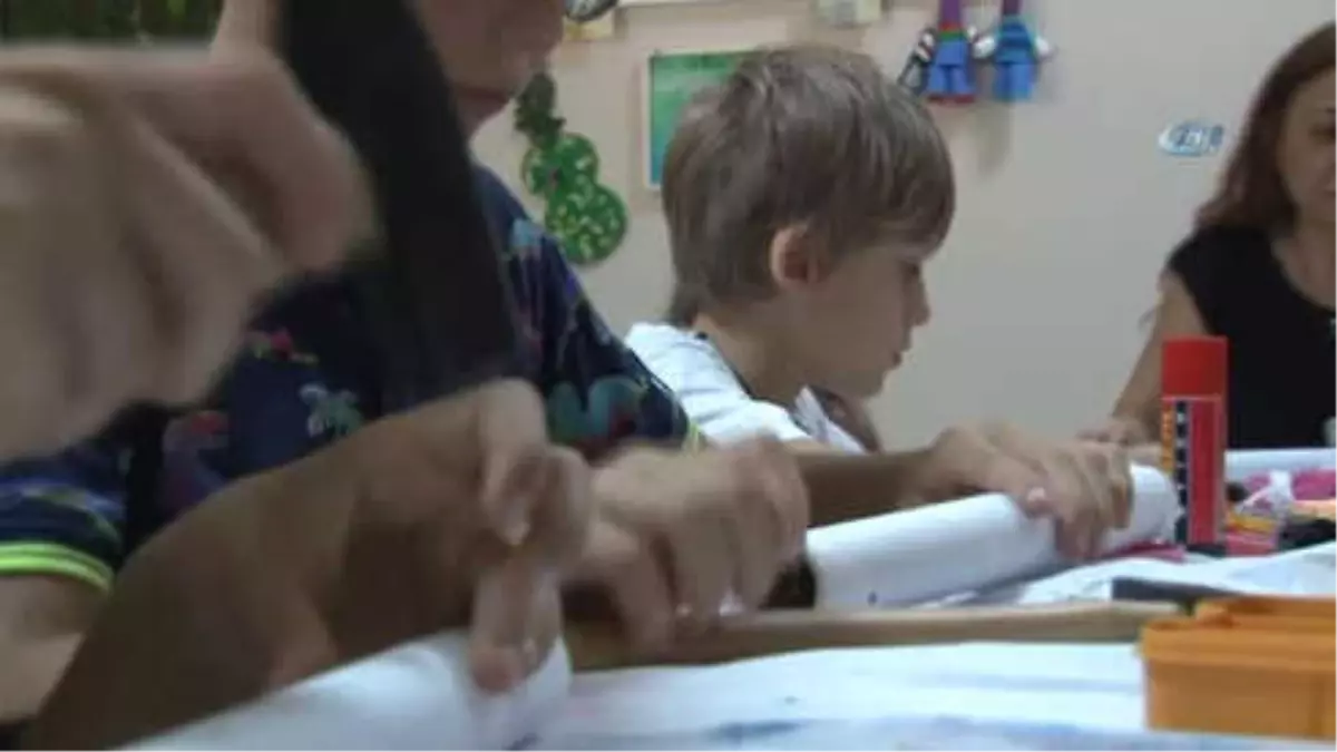 Geri Dönüşüm Malzemelerinden Müzik Aleti Yapıyorlar