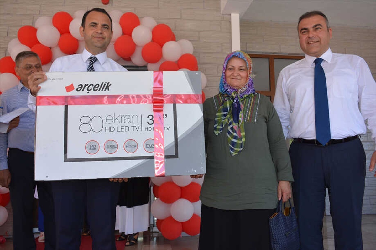 Görele\'de Okuma Yazma Öğrenenler Ödüllendirildi