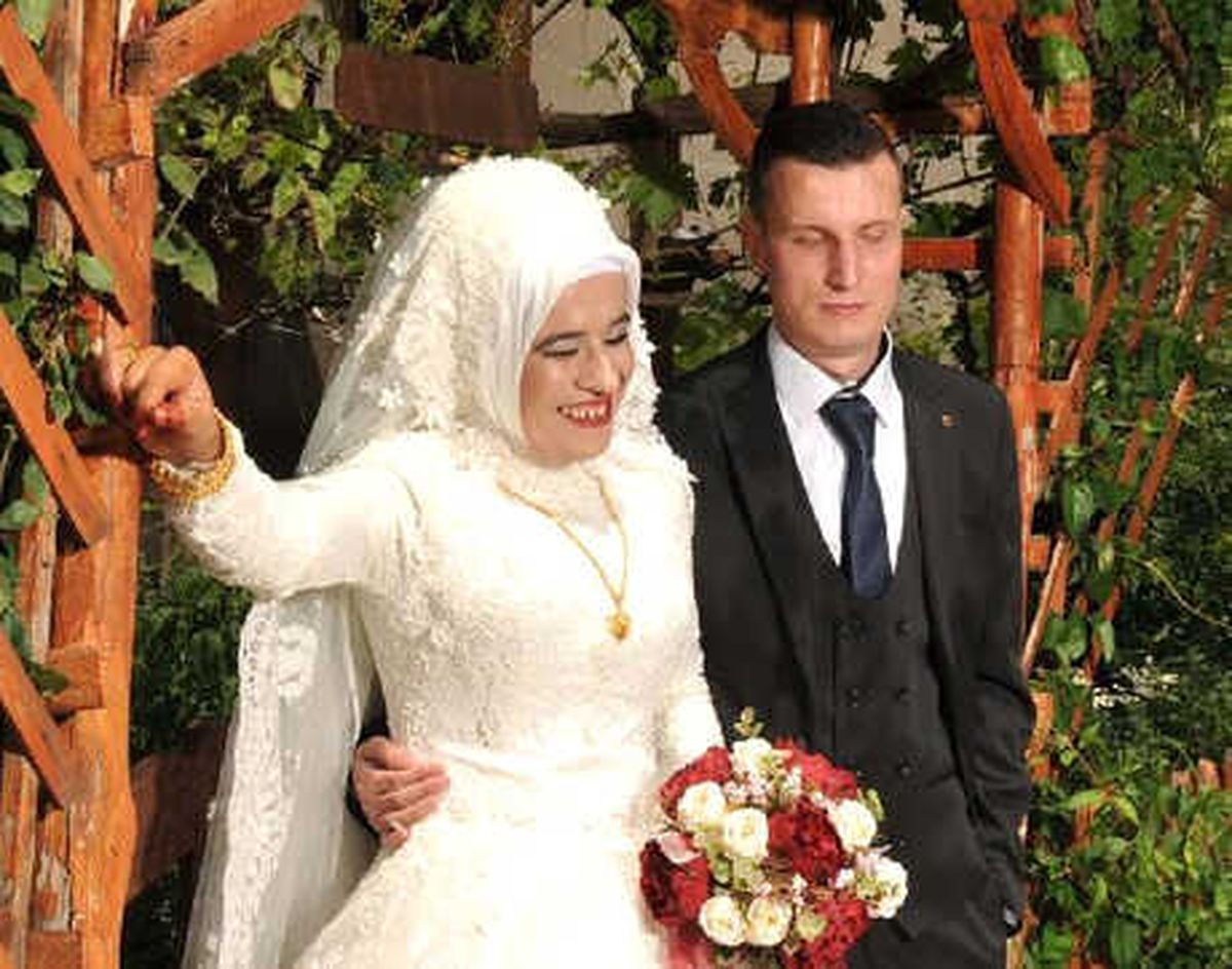 Görme Engelli Çiftin Aşkları Engel Tanımadı