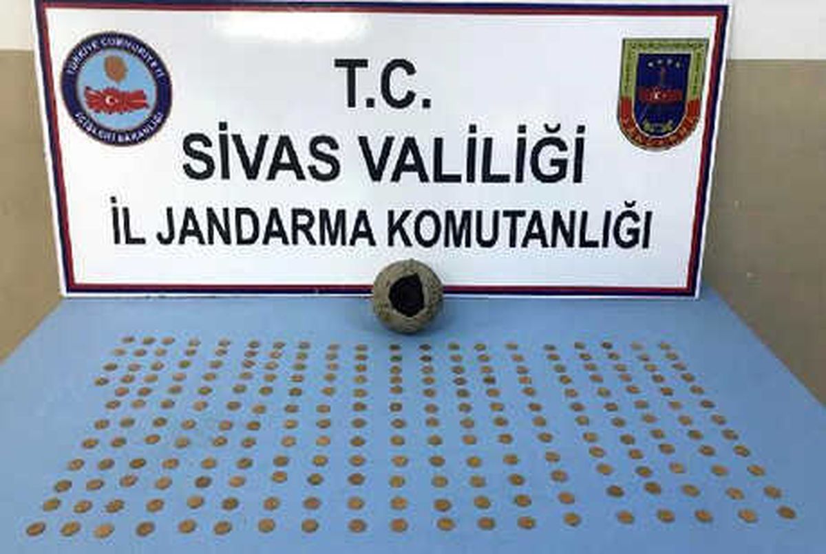 İş Adamlarını Sahte Sikkelerle Dolandırmaya Kalkıştı