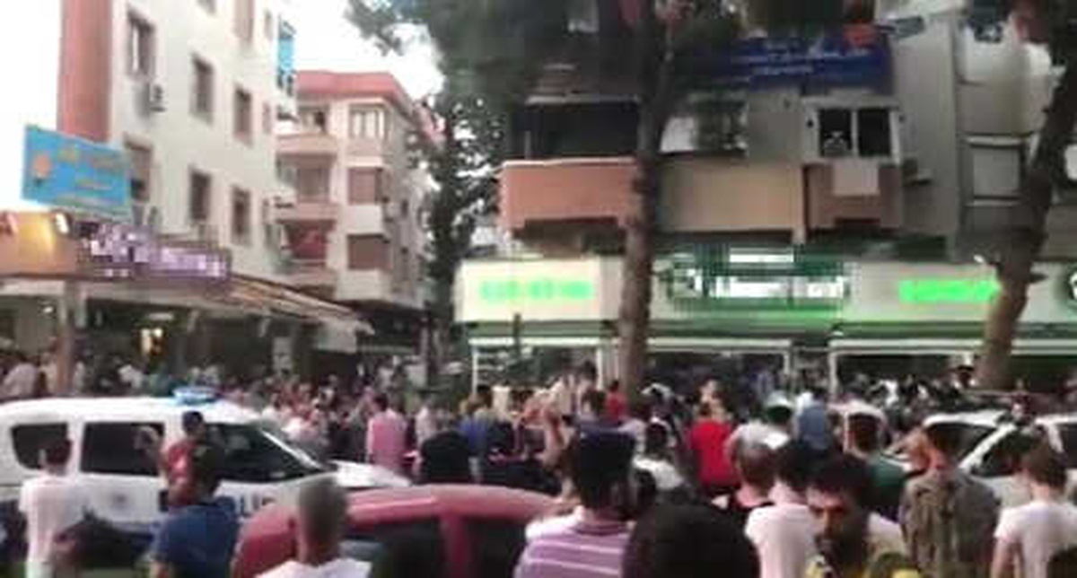 İzmir\'de Polise Saldırı Şüphelisi 3 Kişi Gözaltına Alındı
