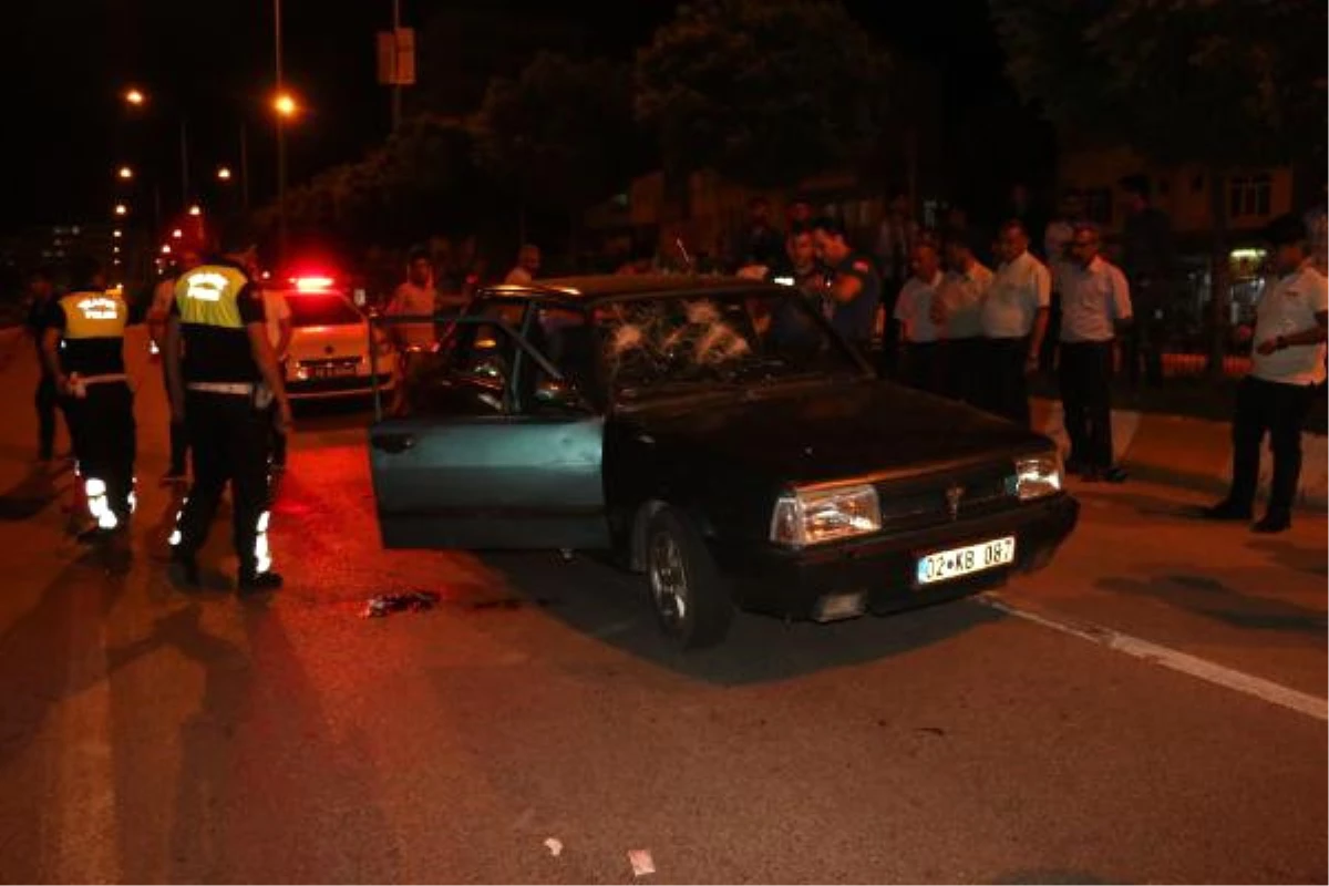 Kahta\'da Husumetli Aileler Kavga Etti: 5 Yaralı, 7 Gözaltı