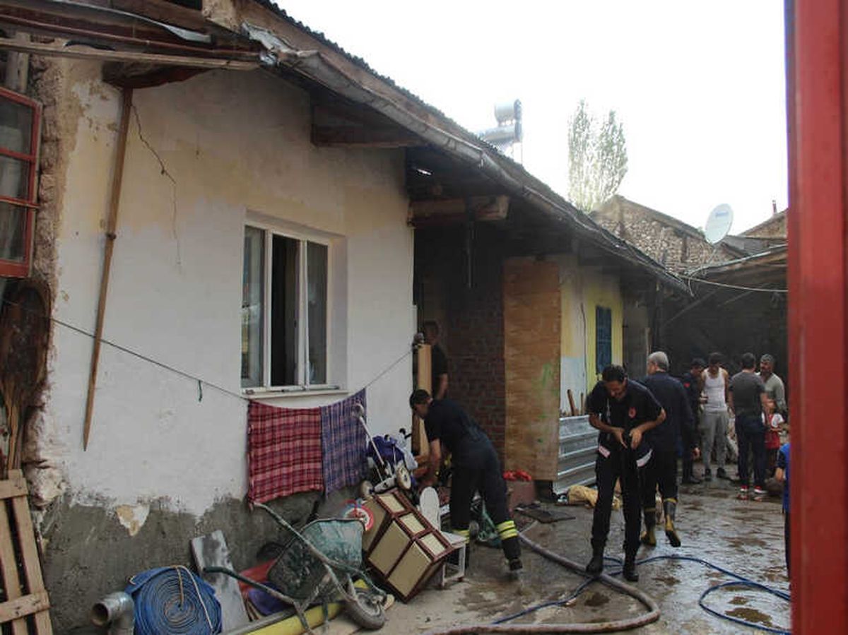 Kardeşine Kızıp Evi Yaktı