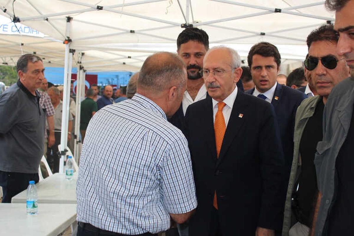 Kılıçdaroğlu\'ndan Şehit Ailesine Ziyaret