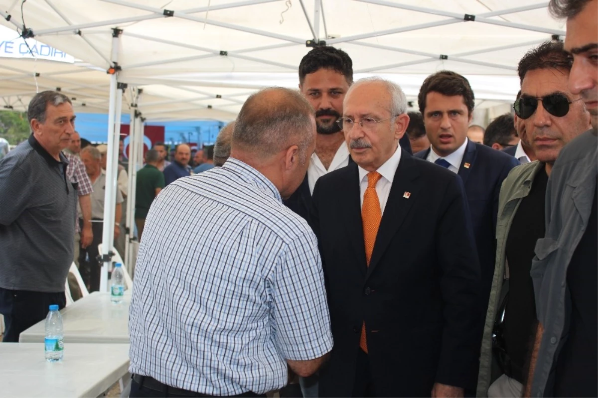 Kılıçdaroğlu\'ndan Şehit Evine Ziyaret