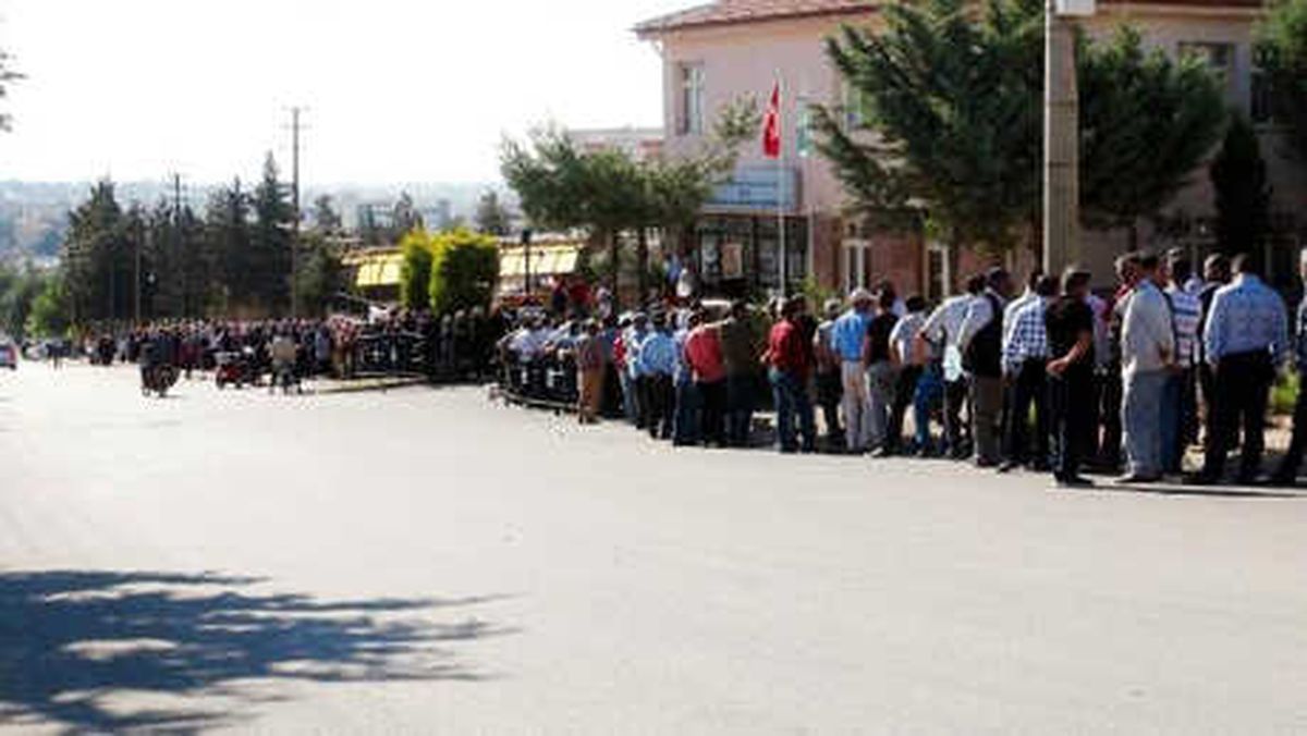 Kilis\'te \'Geçici İş\' Kuyruğu