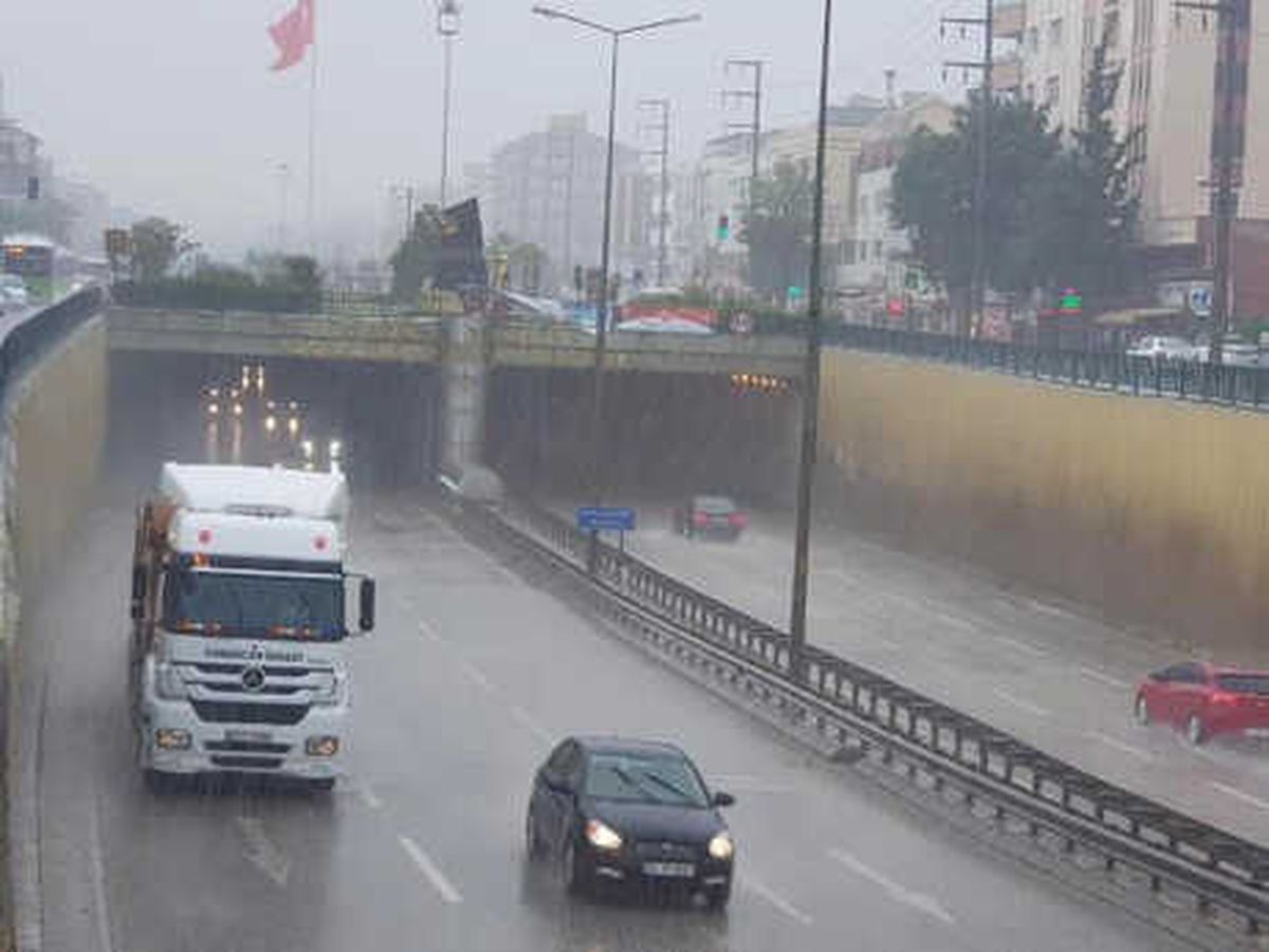 Kocaeli\'de Sağanak Hayatı Olumsuz Etkiledi