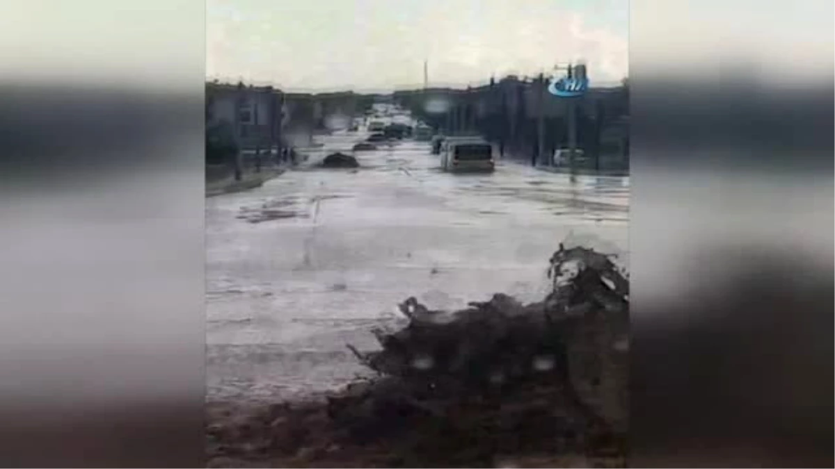 Konya\'da Sağanak Yağmur Etkili Oldu, Yollar Gölete Döndü