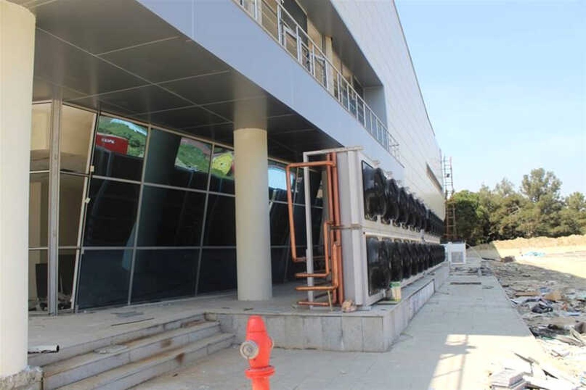 Olimpik Buz Pateni Pistinin Yüzde 95\'i Tamamlandı