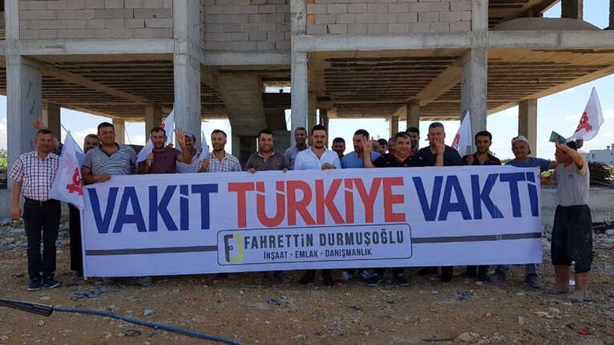 Osmaniye\'de İnşaat İşçileri "Vakit Türkiye Vakti" Dedi