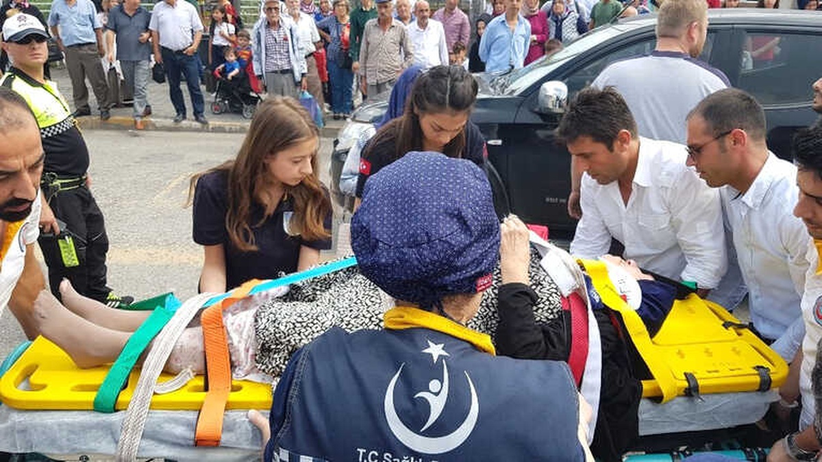 Otomobilin Çarptığı Yaşlı Kadın Yaralandı