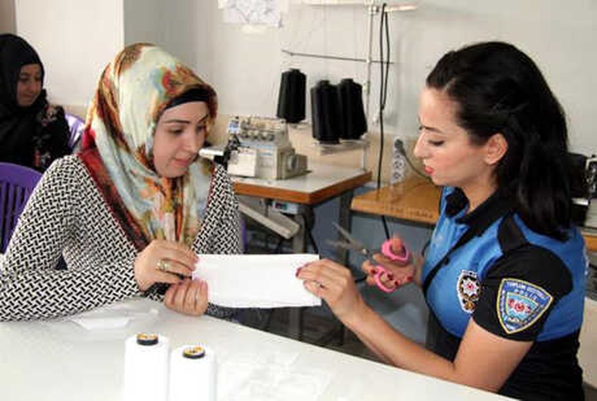 Polis İşsiz 25 Genci Meslek Sahibi Yapıyor