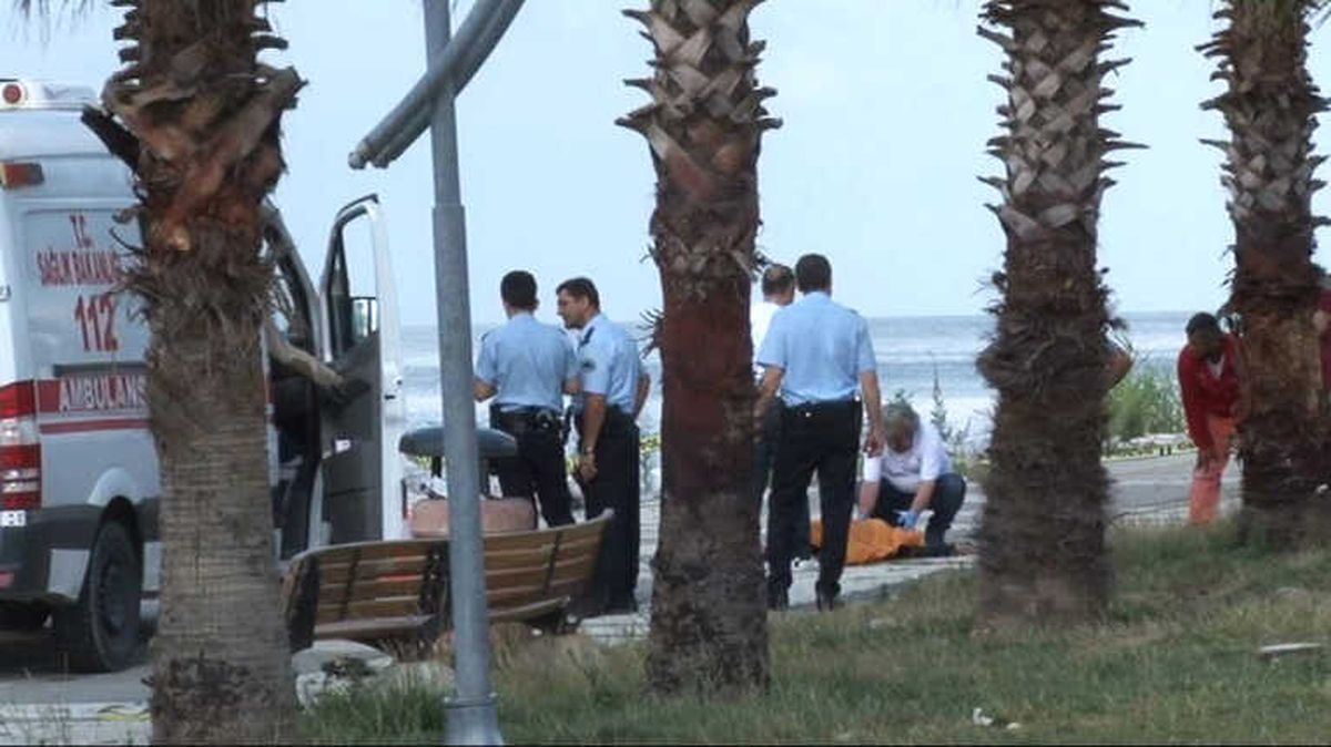Sahildeki Çocuk Silahla Öldürülmüş!