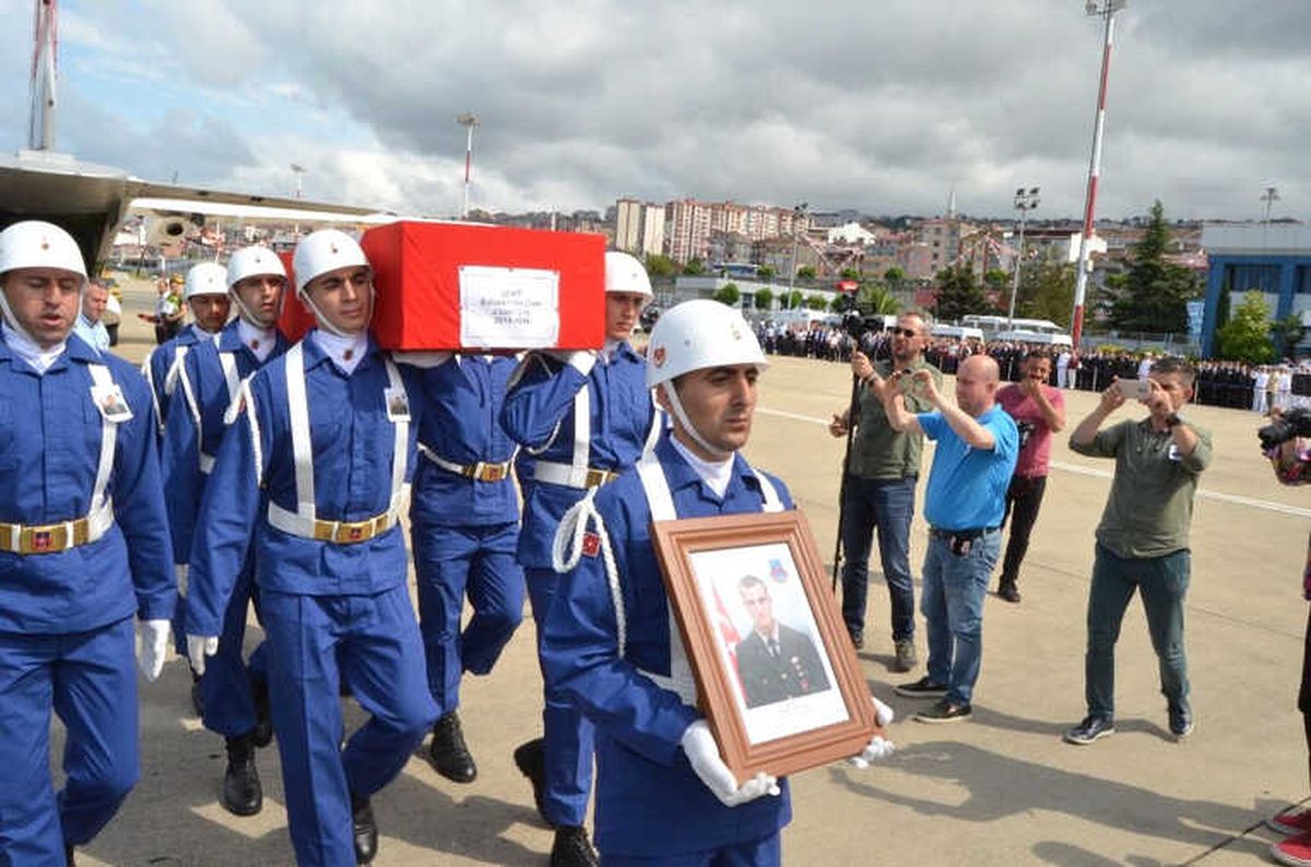 Şehit Uzman Çavuş Bahattin Baştan\'ın Cenazesi Askeri Uçakla Trabzon\'a Getirildi