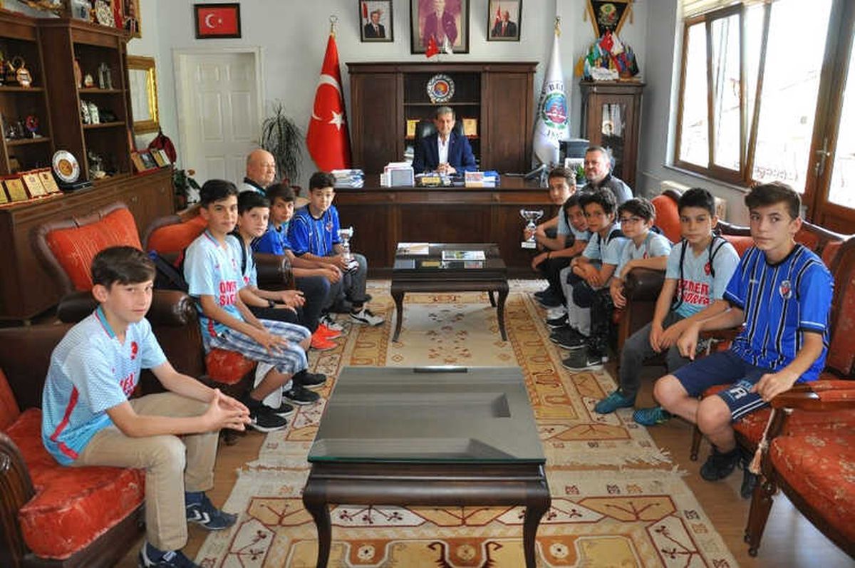 Simav İdman Yurdu\'nun Şampiyonluk Sevinci