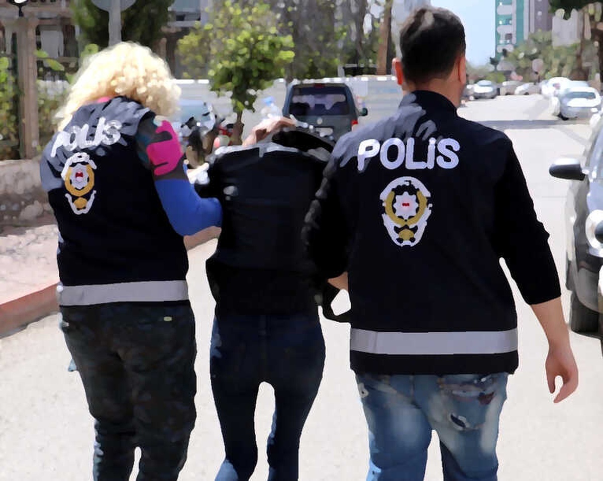 Şizofren Hastası Kız, Annesini Öldürdü