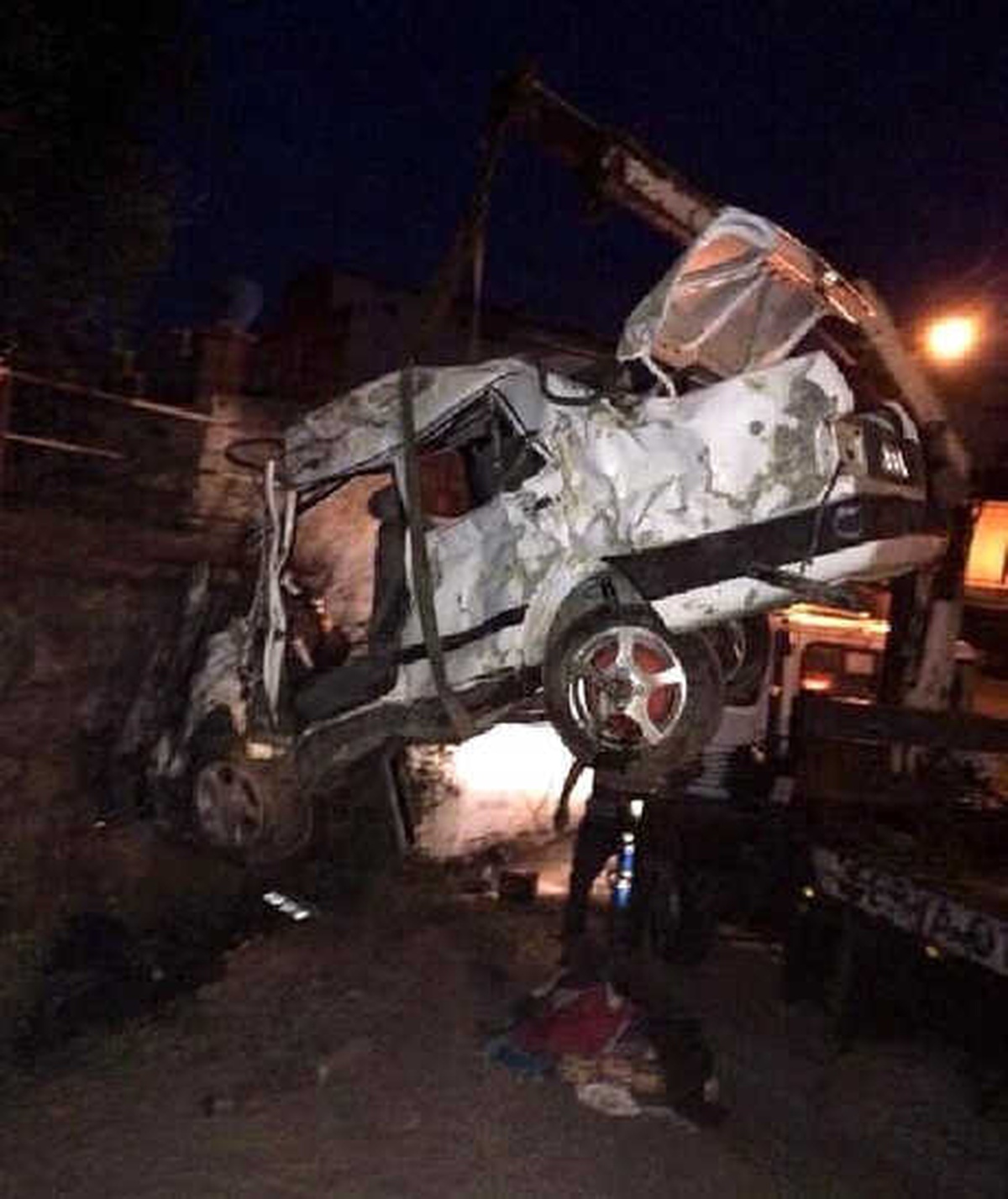 Takla Atan Otomobil Alt Geçide Yuvarlandı: 2 Ölü