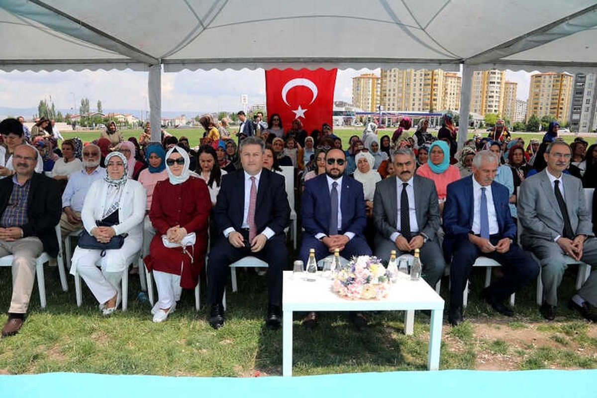 Talas\'ta El Emeği Göz Nuru Ürünler Sergilendi