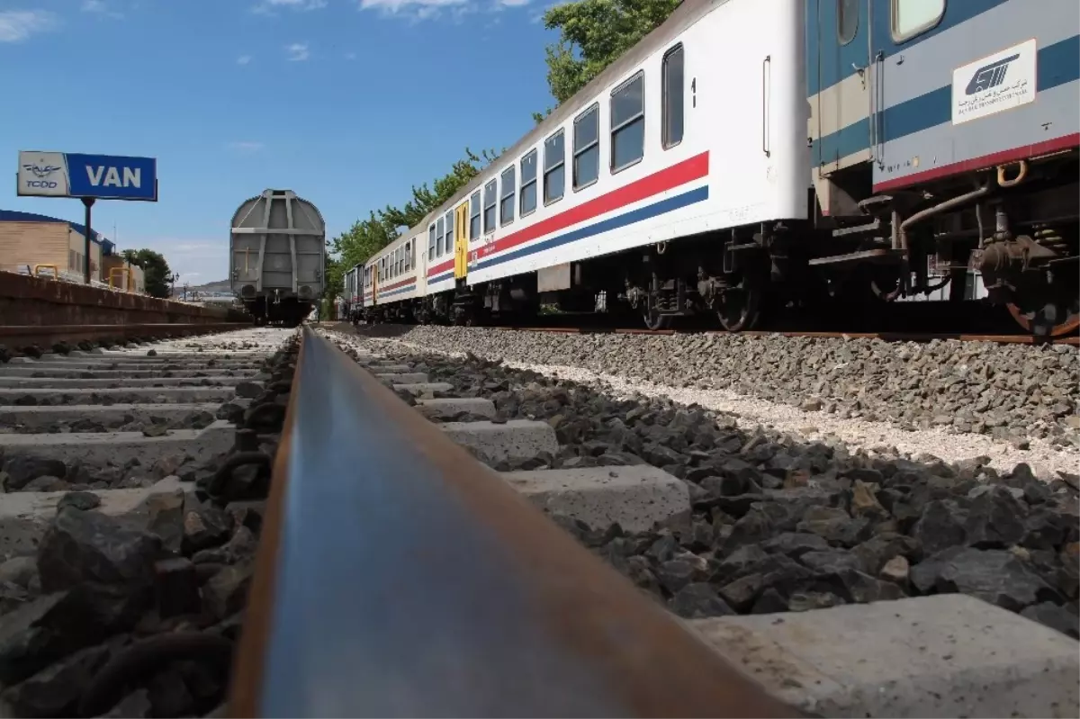 Van-Tebriz Tren Seferleri Yeniden Başladı