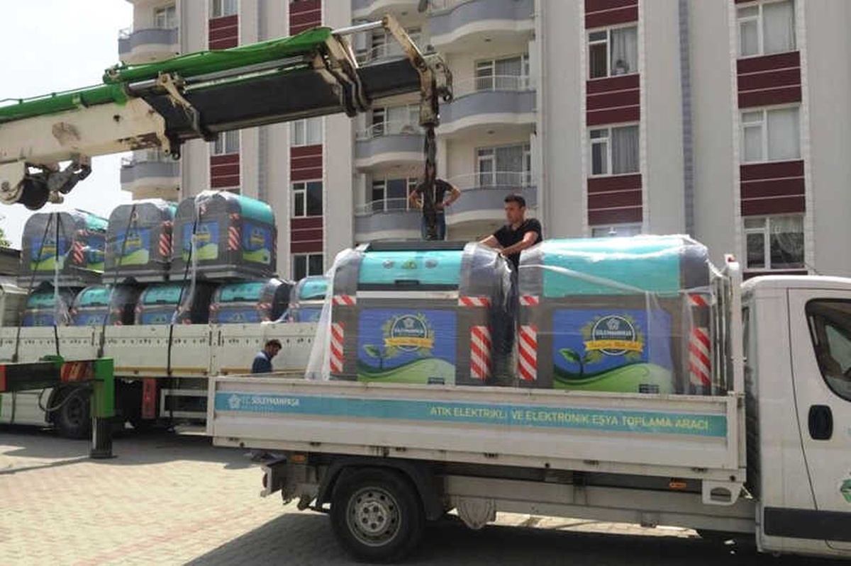 Yeni Nesil Çöp Konteynerleri 100. Yıl Ve Altınova Mahallesi\'nde