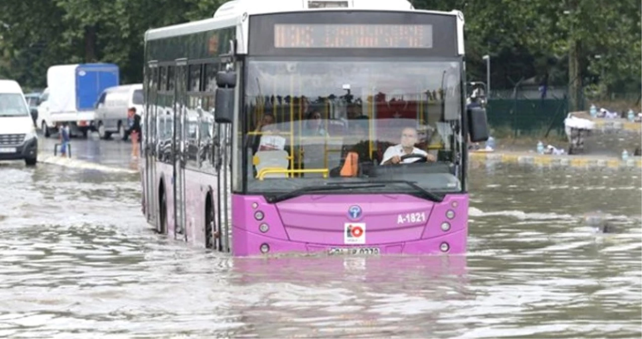 Meteoroloji Uyardı: İstanbul\'da Gün Boyu Sağanak Yağış Var, Su Baskınlarına Dikkat!