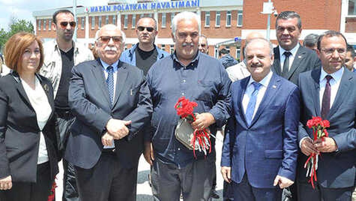 10 Bininci Yolcuya Sürpriz Karşılama