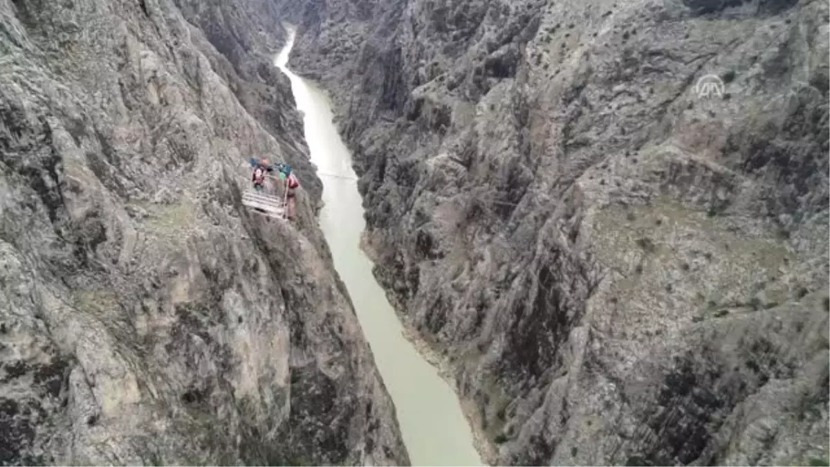 500 Metreden Atlarken Taş, Kağıt, Makas Oynadılar