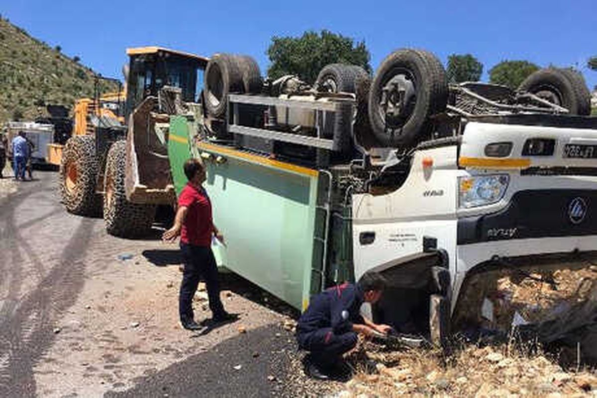 Adıyaman\'da Çöp Kamyonu Devrildi: 2 İşçi Öldü