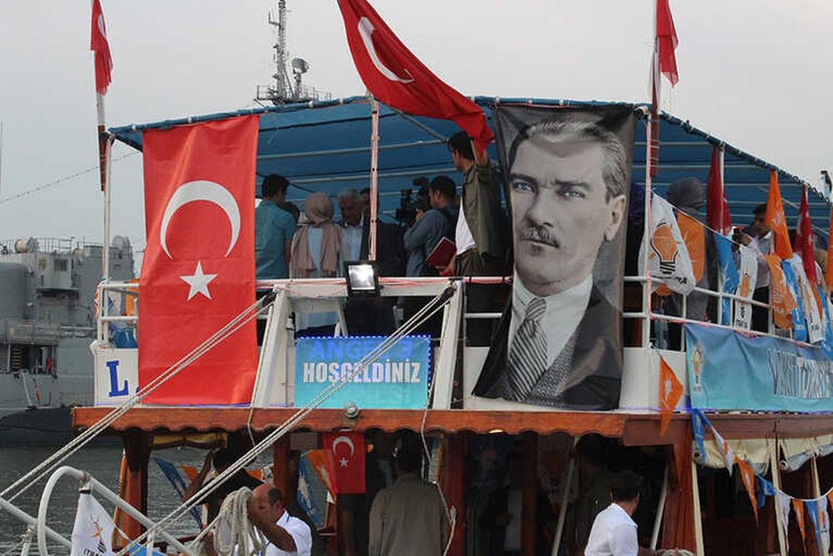 Başbakan Yıldırım Gençlerle Tekne Turuna Çıktı