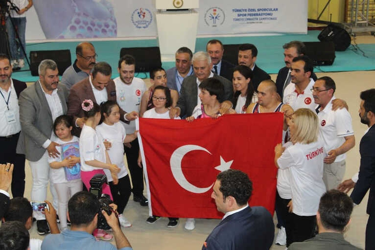 Başbakan Yıldırım, İzmir\'de Özel Sporcularla Buluştu